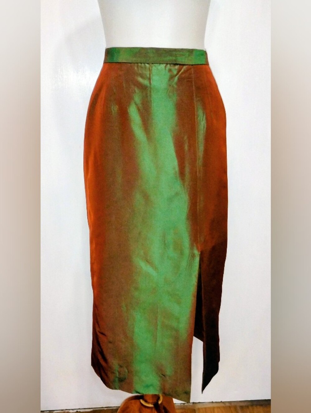 CUSTOM TAILORED IRIDESCENT SKIRT